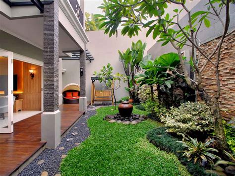 Rumah dengan taman minimalis